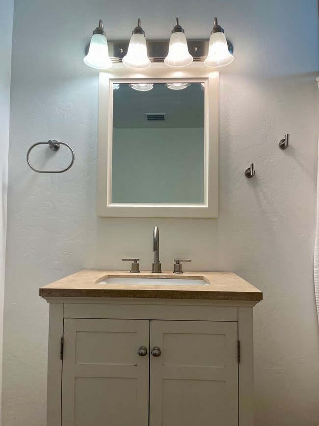 Building Photo - Charming 2B/1B Home in Atascadero