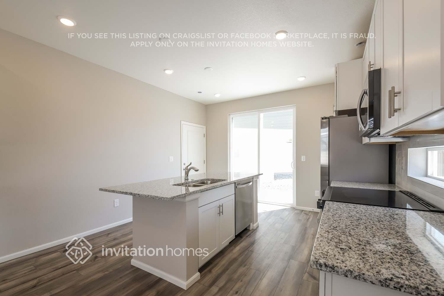 Building Photo - 3341 Streamwood Dr