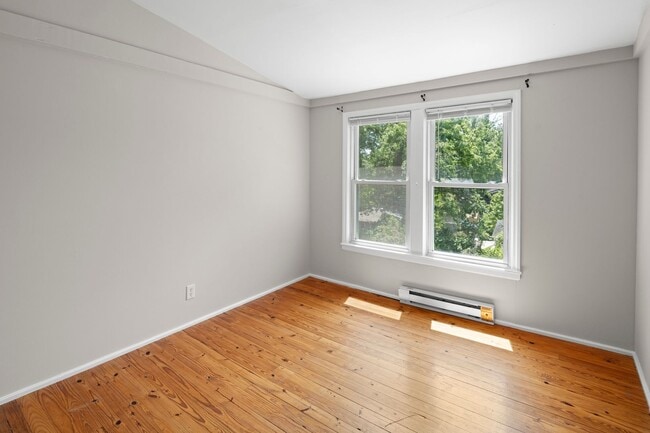 Building Photo - Lovely Two-Story West Asheville Apartment