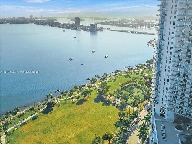 Building Photo - 1900 N Bayshore Dr