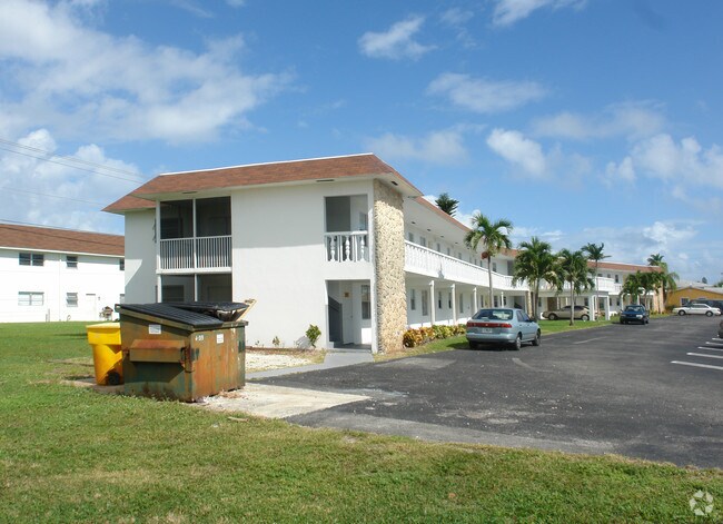 135 SW 3rd Ave - Boynton Beach Villas