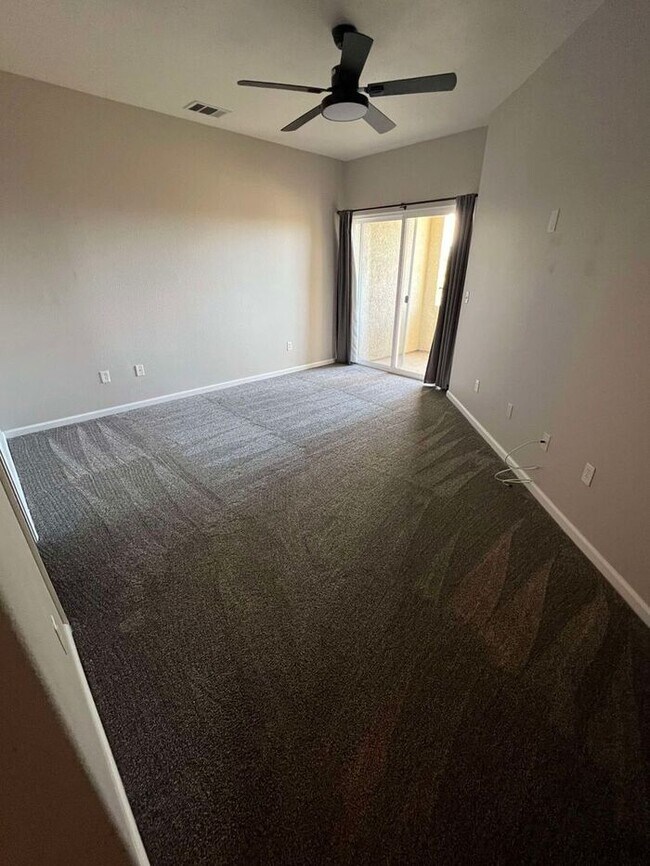 Building Photo - Stunning 2-bedroom PLUS LARGE BONUS ROOM/L...