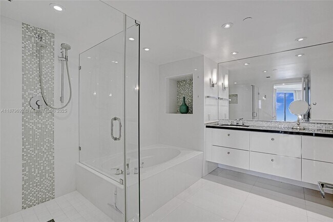 Building Photo - 3640 Yacht Club Dr