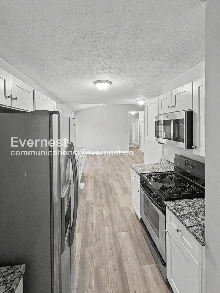 Building Photo - 800 Cedar Lake Dr SE