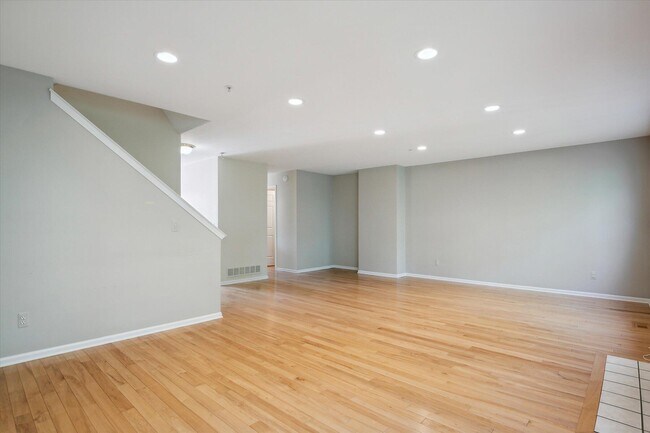 Building Photo - 2817 Barclay Way