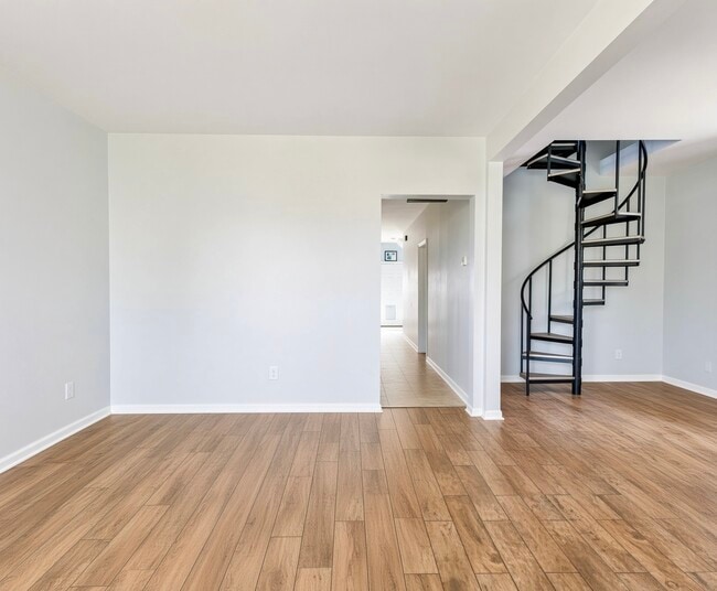 Building Photo - 5935 W Patterson Ave