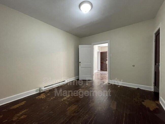 Building Photo - 48 E Franklin St