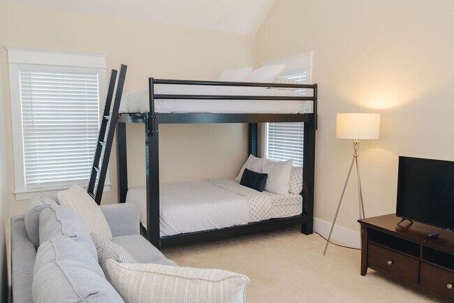 Building Photo - Beautiful 3 bedroom Home for Rent, middle of The Nations with a "4th"/bonus room