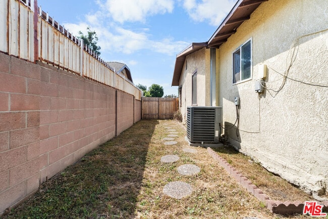 Building Photo - 1351 W 70th St