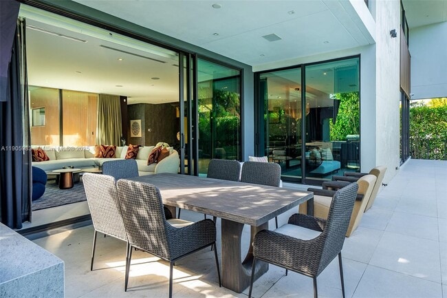 Building Photo - 4585 Nautilus Dr