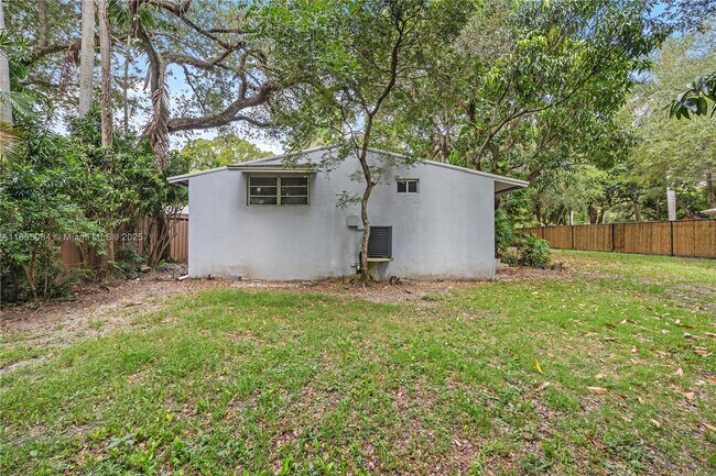 Building Photo - 7041 SW 63rd Ct