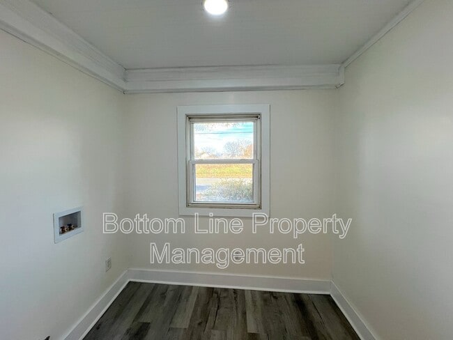 Building Photo - 218 Norwood Dr