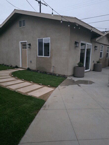 Building Photo - 844 W 148th Pl