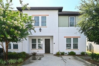 Building Photo - 995 Airport Rd