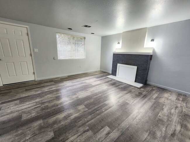 Building Photo - 3 Bedroom Home in Santa Clara!!