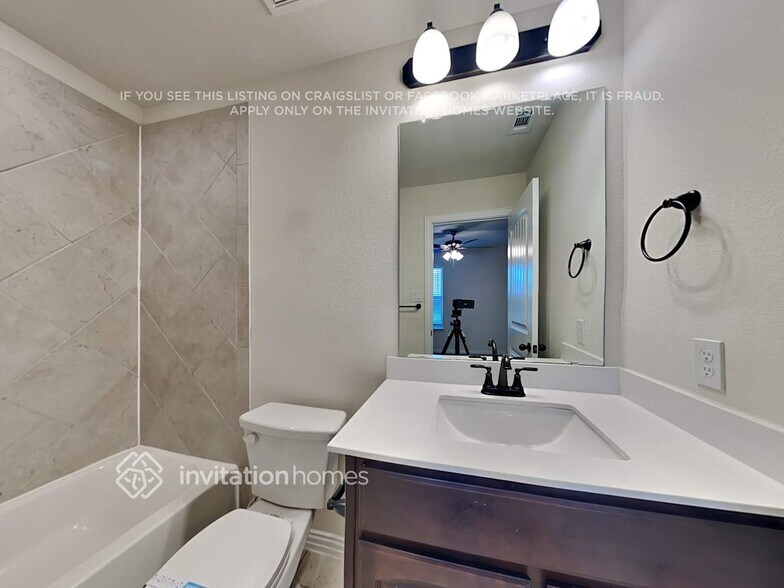 Building Photo - 1504 Smoke Signal Ln