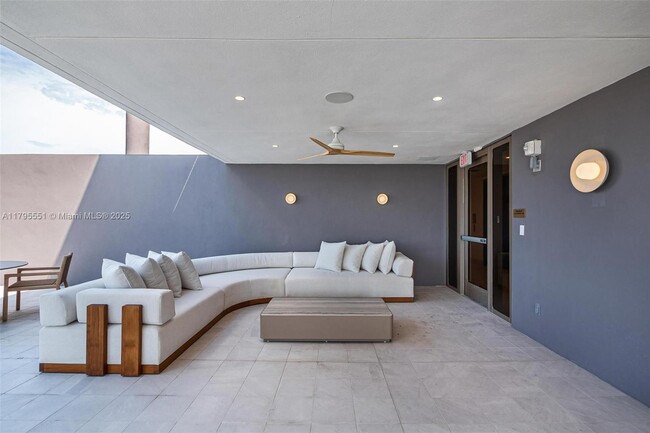 Building Photo - 2678 Tigertail Ave