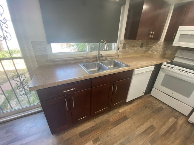 Building Photo - Nice 3 bedroom townhome in Aurora