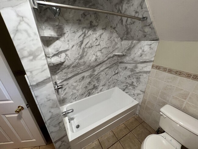 Building Photo - 519 School St