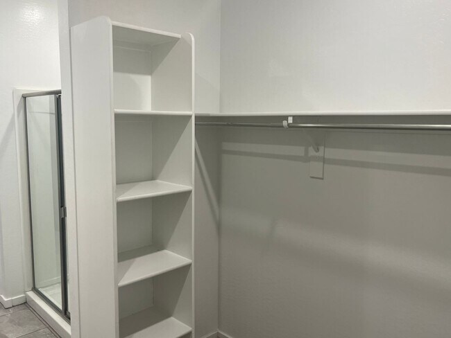 Building Photo - 14052 W Valentine St