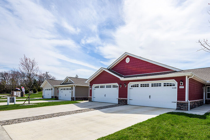 Apartments with Attached Garages, in a Real Neighborhood - Redwood Miami Township SR 131