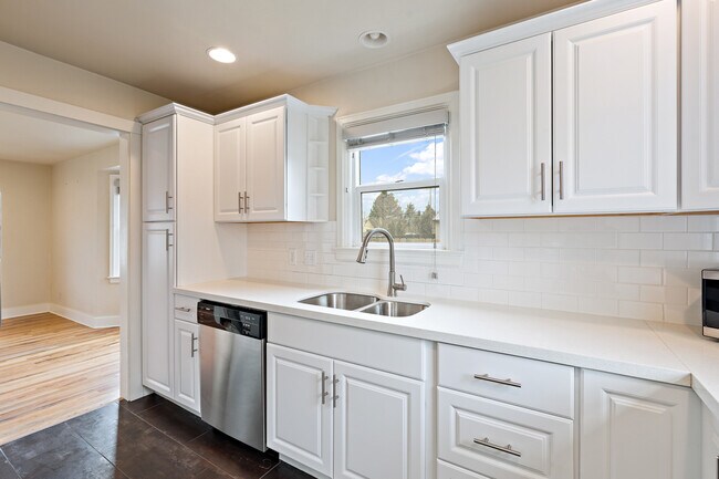 Building Photo - 1218 S Roosevelt St