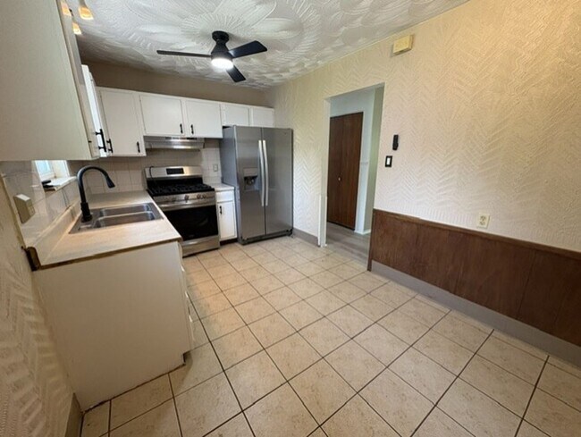 Building Photo - Updated 3-Bedroom Akron Home with Finished Basement & Large Detached Garage
