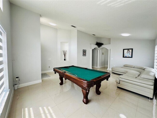 Building Photo - 8885 Palisades Beach Ave