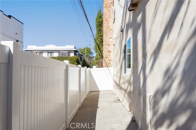 Building Photo - 1375 N Mentor Ave