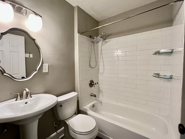 Building Photo - Adorable home located in St. Matthews
