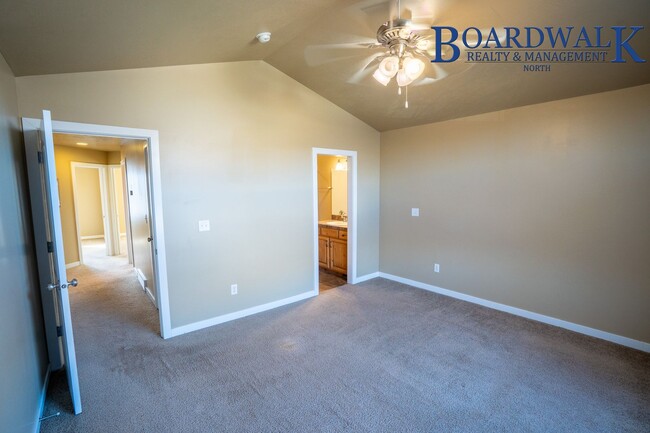 Building Photo - 3 Bed 3 Bath in Layton