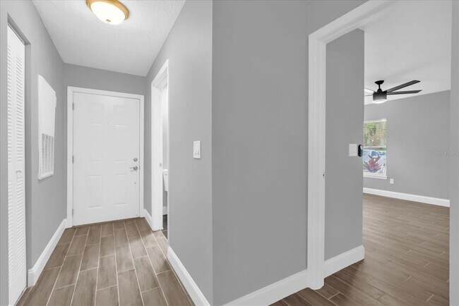 Building Photo - 2533 Grassy Point Dr