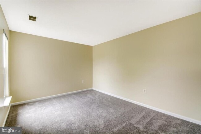 Building Photo - 240 Davis St