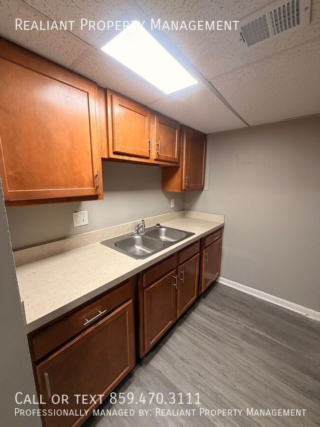 Building Photo - 2074 Fairmont Ct