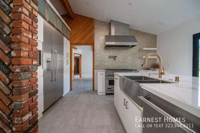 Building Photo - 11619 Lerdo Ave