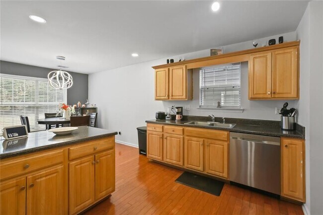 Building Photo - 1464 Gates Cir SE