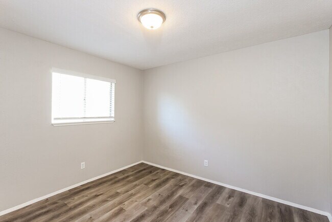 Building Photo - 2929 Fern Glen Dr