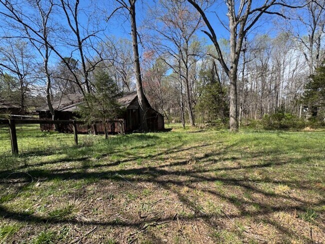 Building Photo - Farmhouse on 5 acres in Northern Greenville County with room for 2 horses and small farm animals!