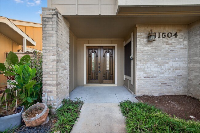 Building Photo - 11504 Village Pl Dr