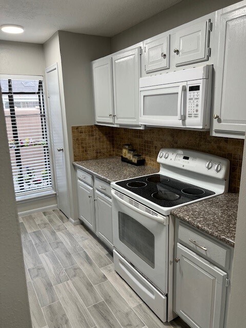 Building Photo - 2379 Briarwest Blvd