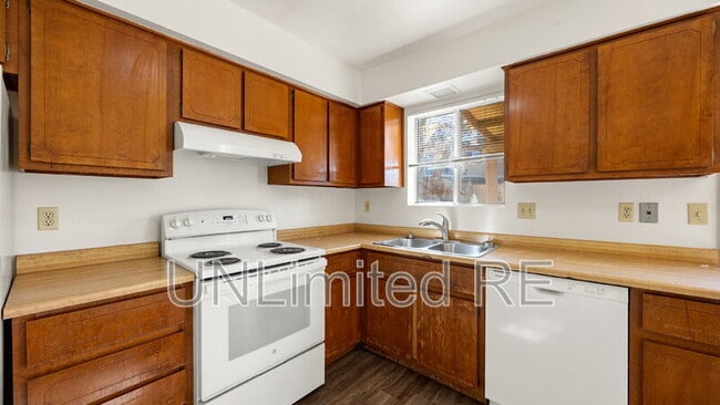 Building Photo - 1637 Canada Crescent