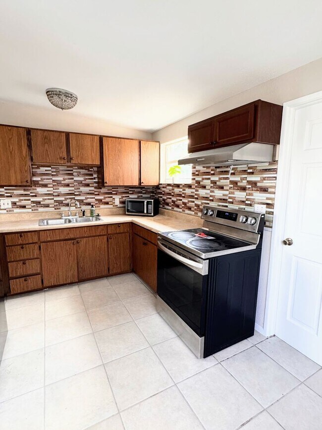 Building Photo - Charming 4-Bedroom Home in Seminole, FL - SECTION 8/HOUSING VOUCHER ACCEPTED!