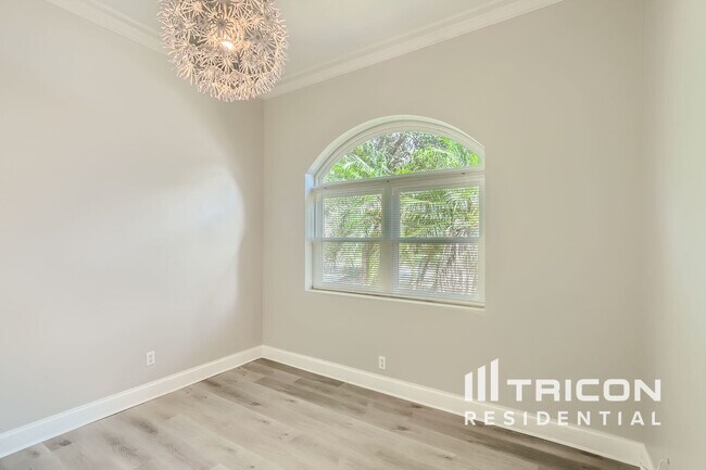 Building Photo - 330 Tinder Pl