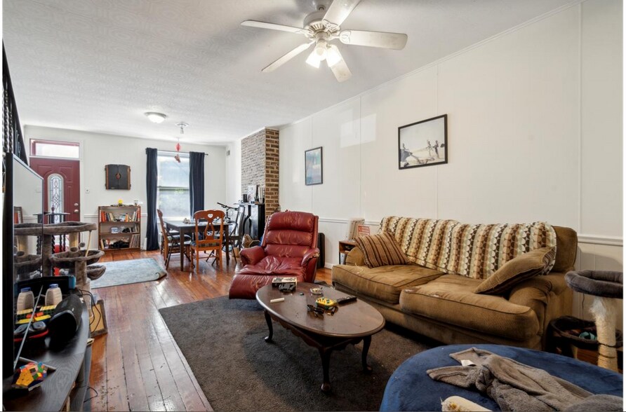 Building Photo - 188 Markle St