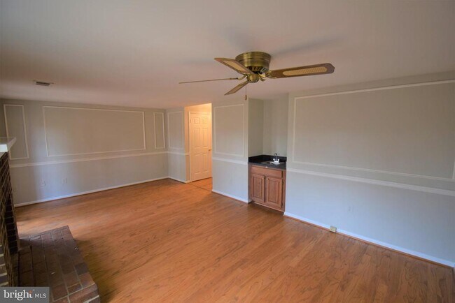 Building Photo - 8243 Cedar Landing Ct