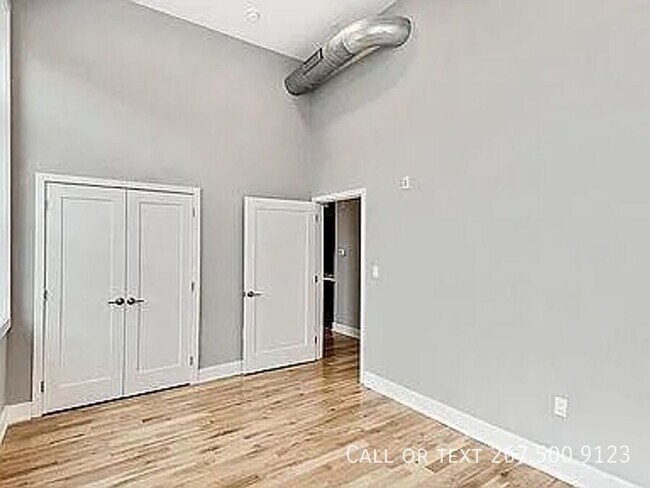 Building Photo - 1523 W Girard Ave