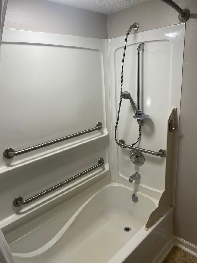 Building Photo - 510 Cedar St