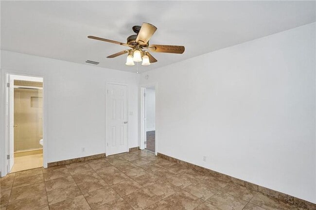 Building Photo - Charming Hollywood Home