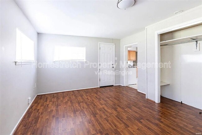 Building Photo - 10051 Royal Dr