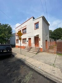 Building Photo - 31-33-33 Tillinghast St